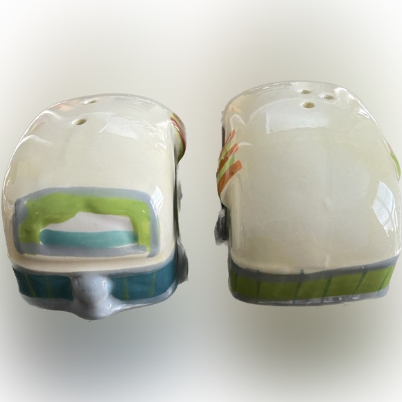 Beachcombers Campers Salt and Pepper Set Cream - Picture 3 of 5